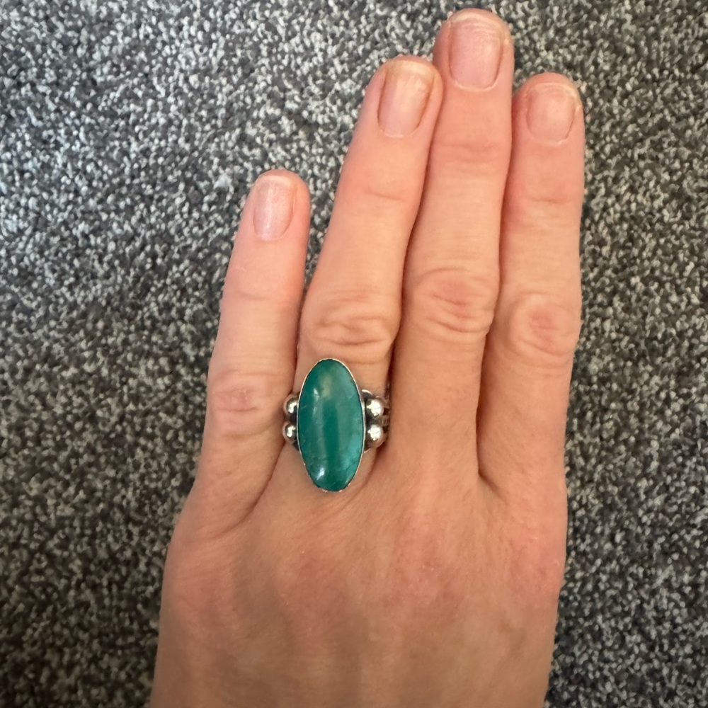 Elegant Sterling Silver and Turquoise Ring